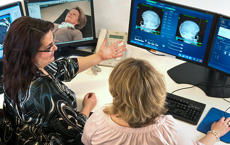 Medizinische Assistenten Cyberknife-Bestrahlung